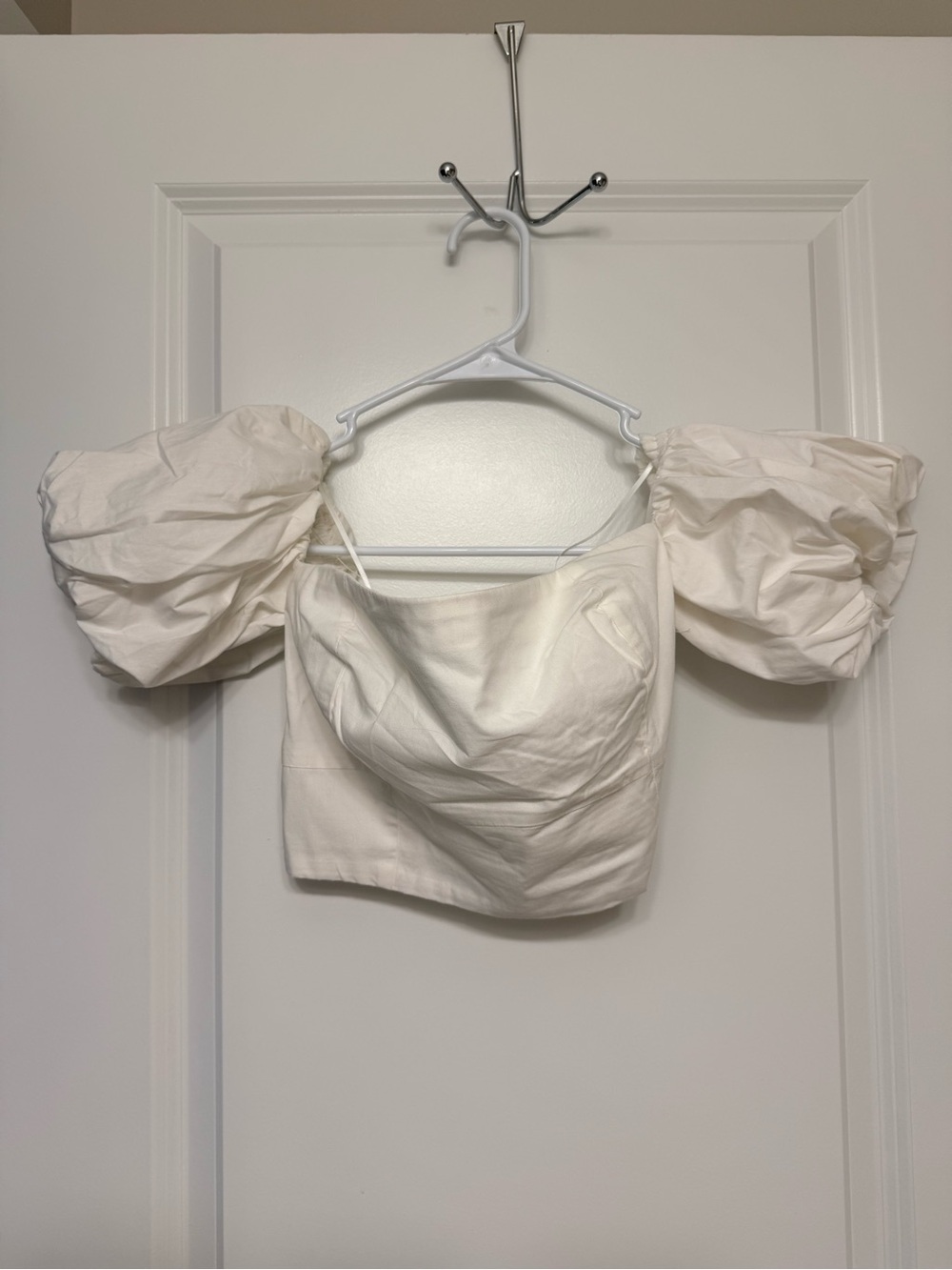 Abercrombie & Fitch White Puff-Sleeve Cropped Top